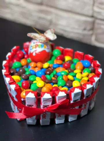 Сердце из конфет от интернет-магазина цветов в 