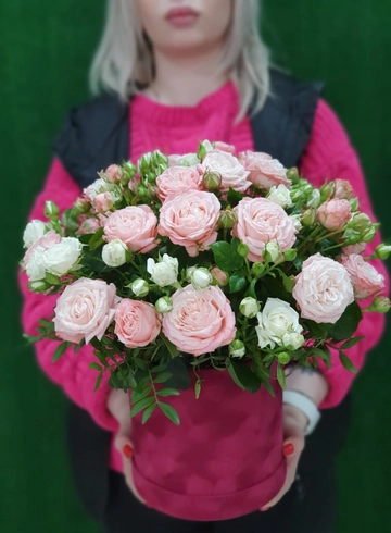 Короб  с розами Бомбастик от интернет-магазина цветов в 