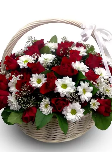 Корзина &laquo;Улыбнись&raquo; от интернет-магазина цветов в 