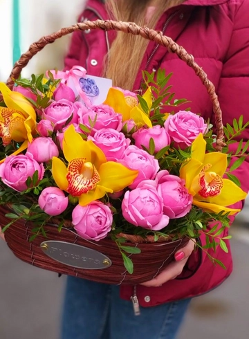 Корзина «Обаяние красоты» от интернет-магазина цветов в 