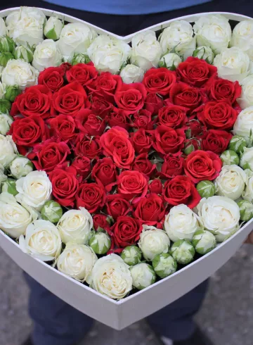 Короб - сердце «Париж» от интернет-магазина цветов в 