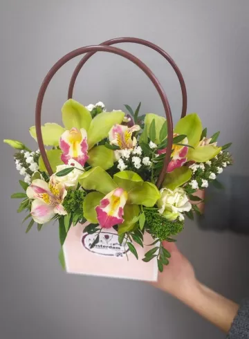 Мини-сумочка с орхидеей от интернет-магазина цветов в 