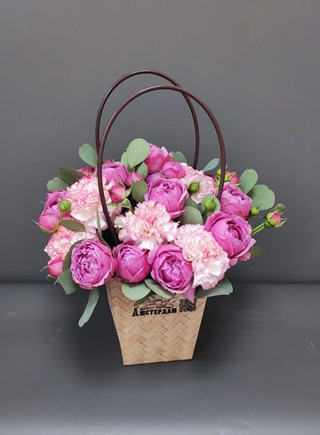 Сумочка с соломенными ручками (фиолетовая) от интернет-магазина цветов в 