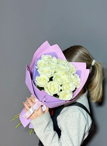 15   белых роз в упаковке от интернет-магазина цветов в 