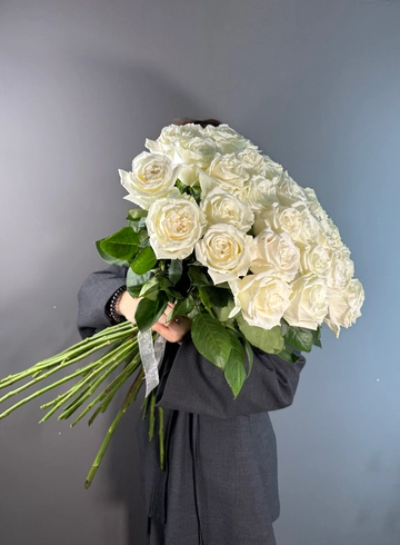 25 пионовидных белых роз  от интернет-магазина цветов в 