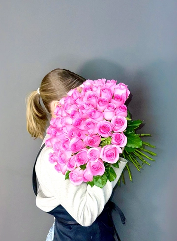 Букет из 51 нежной розы от интернет-магазина цветов в 