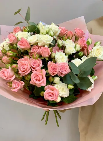 Букет кустовых роз от интернет-магазина цветов в 